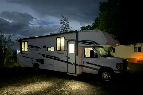 EASY GLAMPING in a 2023 Coachmen Freelander 31MB
