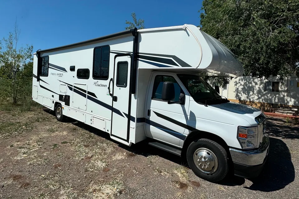 EASY GLAMPING in a 2023 Coachmen Freelander 31MB