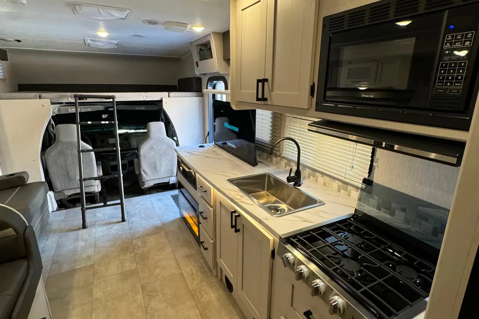 EASY GLAMPING in a 2023 Coachmen Freelander 31MB