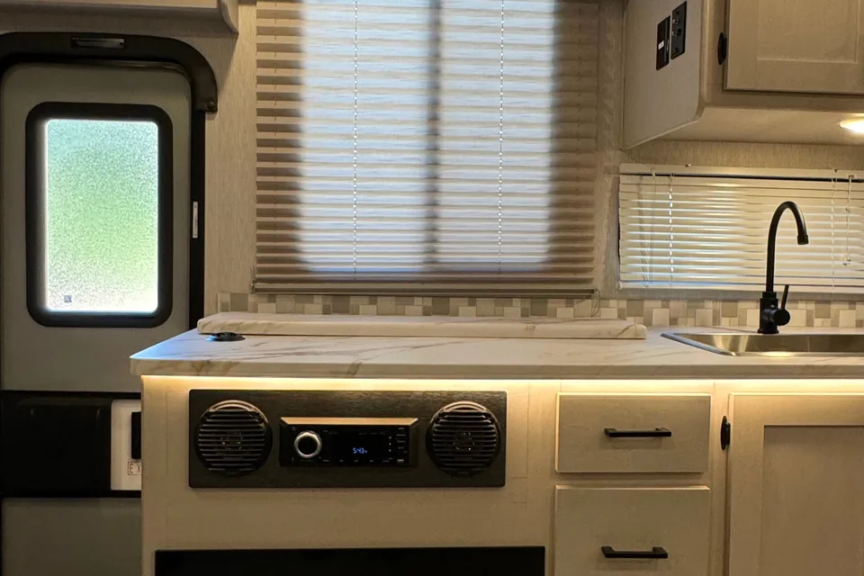 EASY GLAMPING in a 2023 Coachmen Freelander 31MB