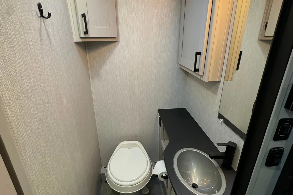 EASY GLAMPING in a 2023 Coachmen Freelander 31MB