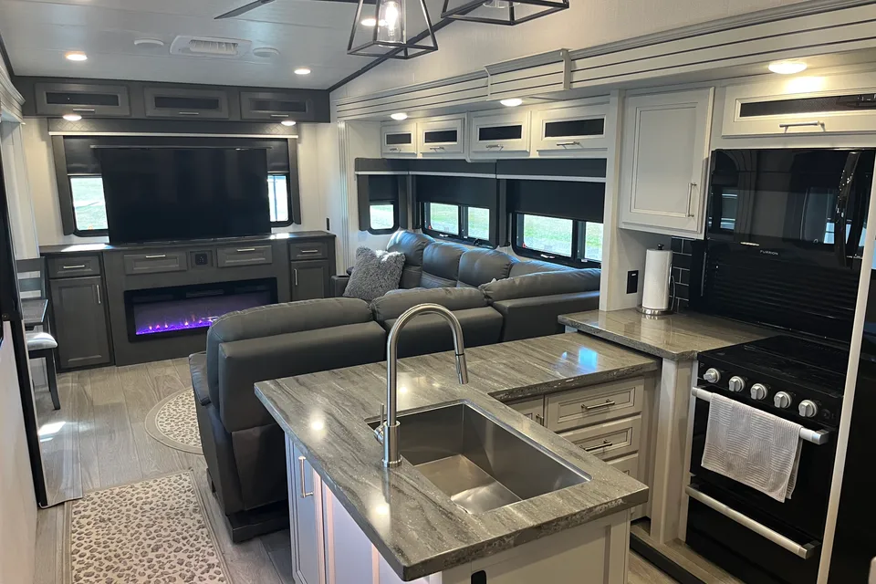 2025 Keystone Cougar Midnight Edition Fifth Wheel
