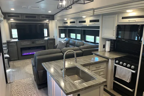 2025 Keystone Cougar Midnight Edition Fifth Wheel