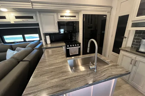 2025 Keystone Cougar Midnight Edition Fifth Wheel