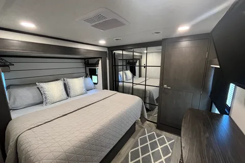 2025 Keystone Cougar Midnight Edition Fifth Wheel