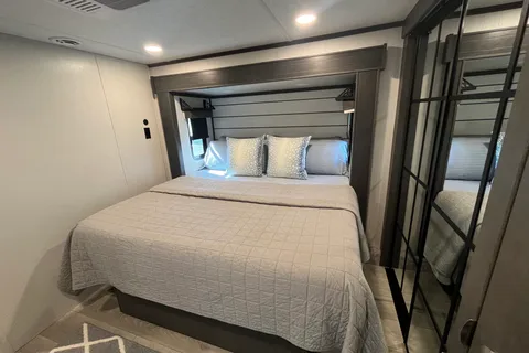 2025 Keystone Cougar Midnight Edition Fifth Wheel