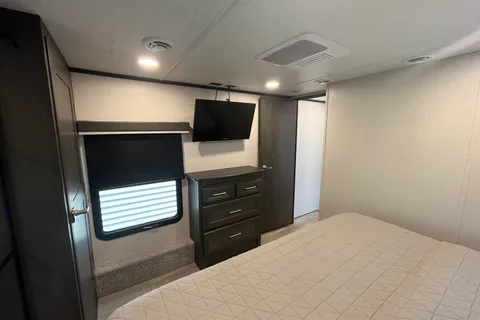 2025 Keystone Cougar Midnight Edition Fifth Wheel