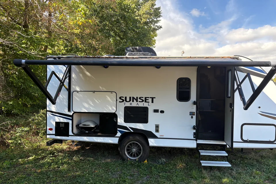TT3 - 8 Person w/ Bunk- The RV Rental Factory