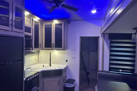 MICHIGAN LIFE RV
