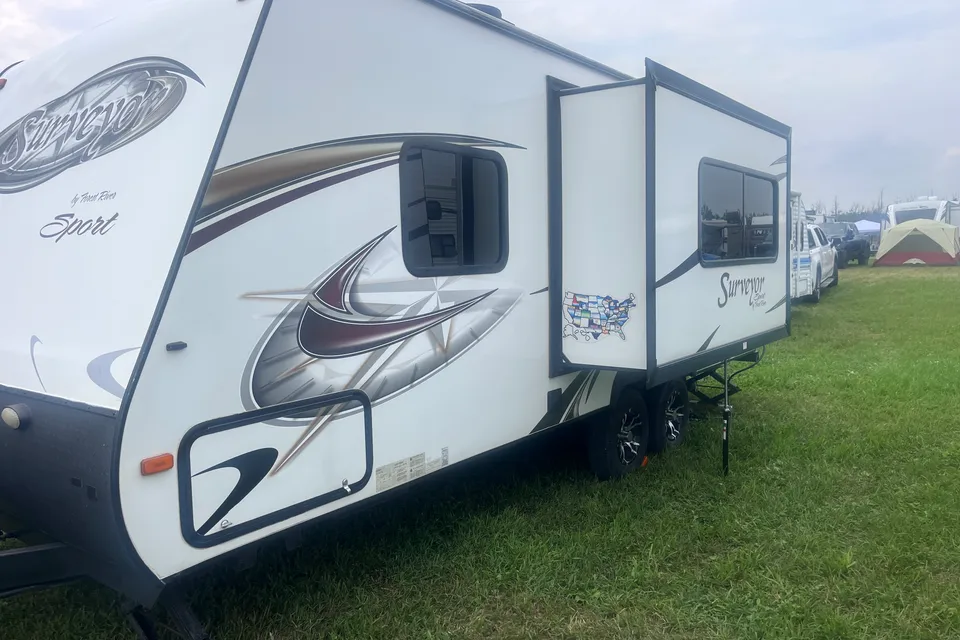 William's Fleetwood Surveyor sport Travel Trailer