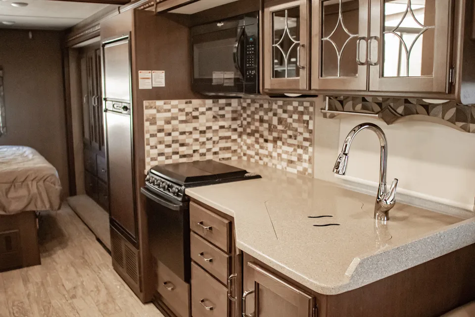 Class A Thor Hurricane - Sleeps 8 & Easy to Drive!