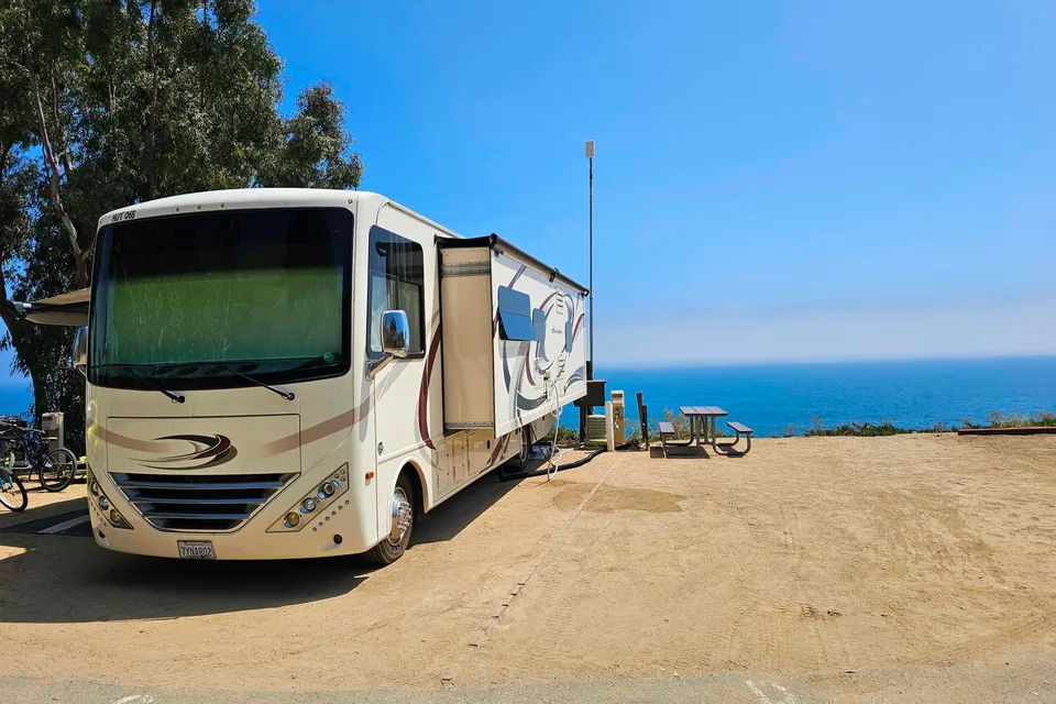 Class A Thor Hurricane - Sleeps 8 & Easy to Drive!