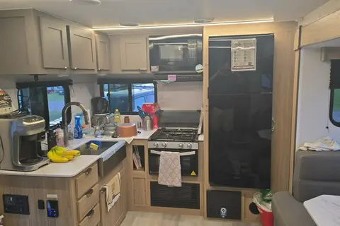 Andmel's Avenir 25RK Travel Trailer
