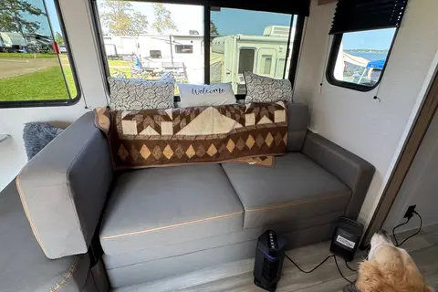 Andmel's Avenir 25RK Travel Trailer