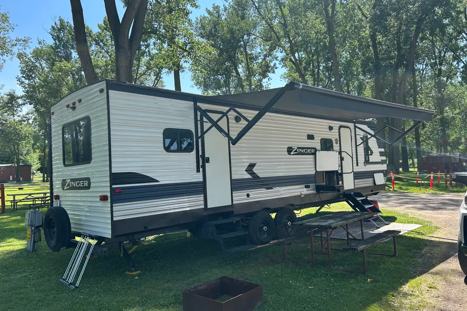 David's Crossroads Zinger zr320fb Travel Trailer
