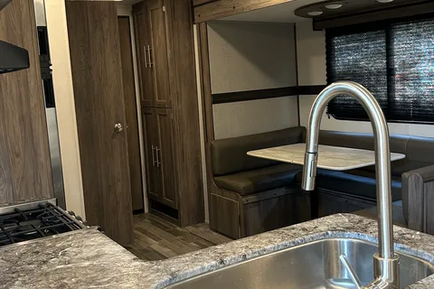 David's Crossroads Zinger zr320fb Travel Trailer