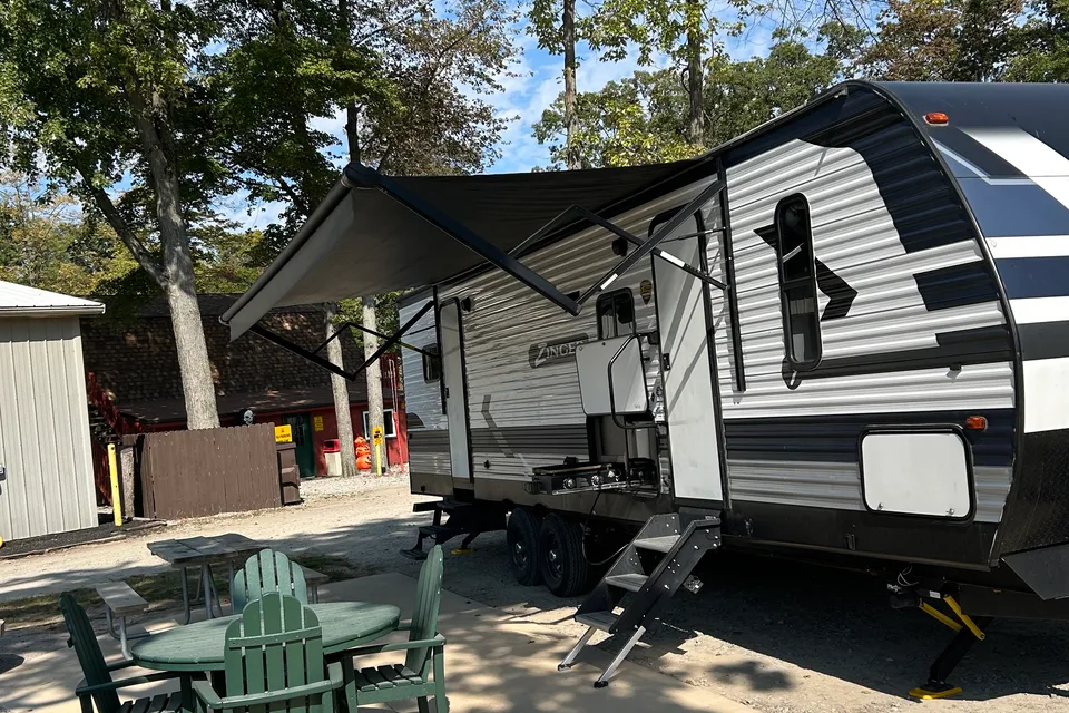David's Crossroads Zinger zr320fb Travel Trailer