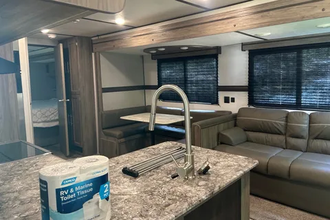 David's Crossroads Zinger zr320fb Travel Trailer