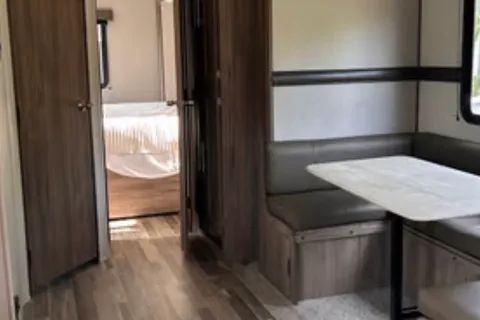 David's Crossroads Zinger zr320fb Travel Trailer