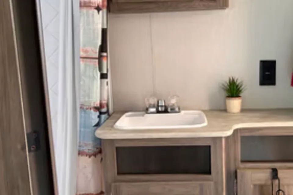 David's Crossroads Zinger zr320fb Travel Trailer