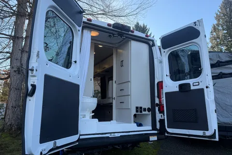 Emma's 2024 Ram Promaster 21ft Campervan