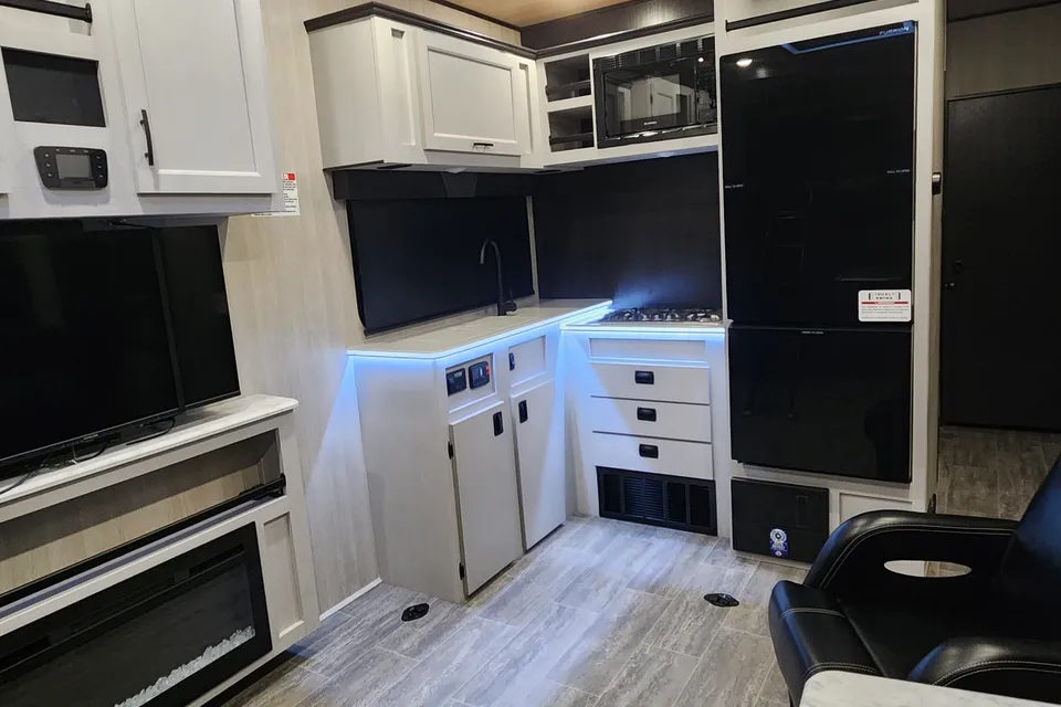 2026 Genesis Supreme Blazen 275crxl Toy Hauler