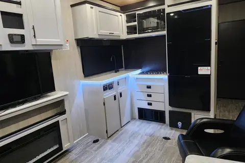 2026 Genesis Supreme Blazen 275crxl Toy Hauler