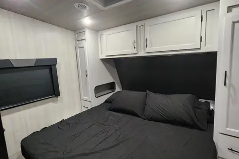 2026 Genesis Supreme Blazen 275crxl Toy Hauler