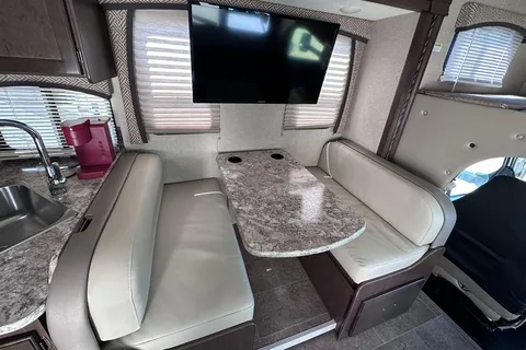ERIC's Thor Motor Coach Chateau 29g Class C