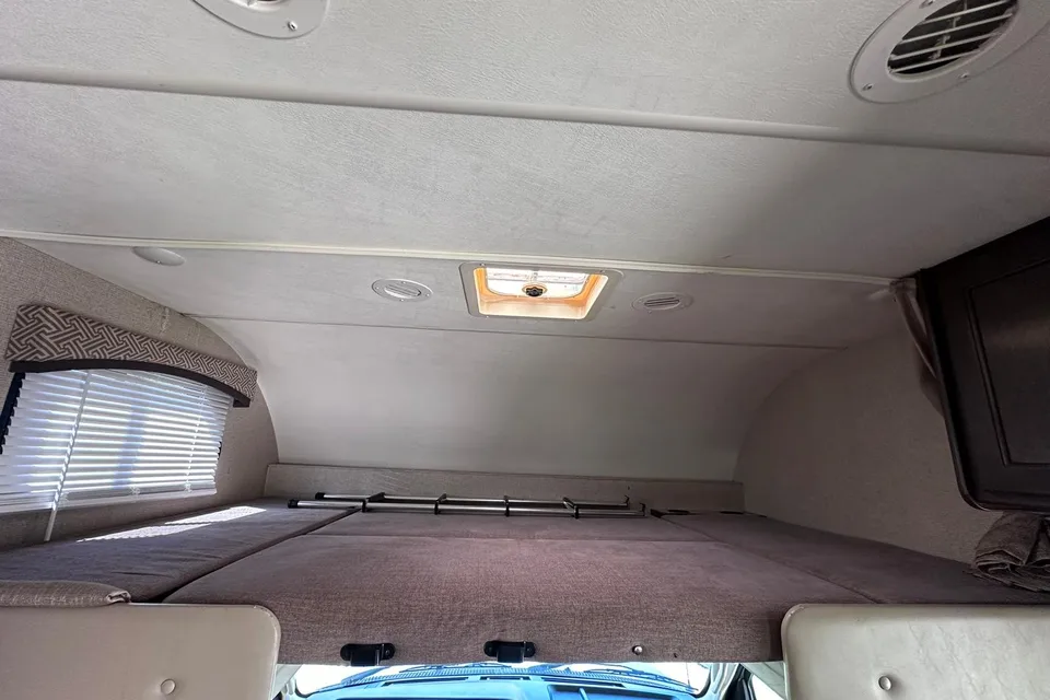 ERIC's Thor Motor Coach Chateau 29g Class C