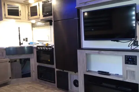 Larry's Forest River Cherokee Alpha Wolf Travel Trailer