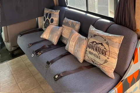 Relax Eh Majestic Class C