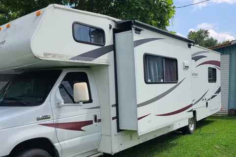 Coachmen Motorhome - Family Friendly, newly remodeled & Fully equipped!