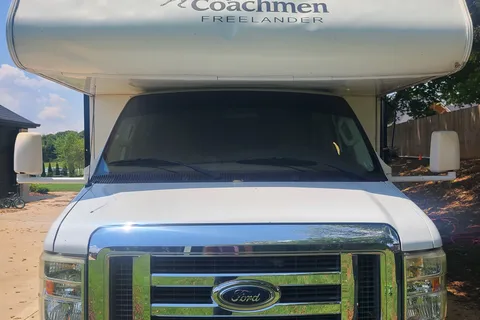 Coachmen Motorhome - Family Friendly, newly remodeled & Fully equipped!