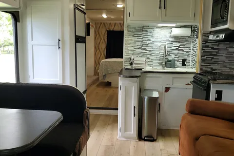 Coachmen Motorhome - Family Friendly, newly remodeled & Fully equipped!