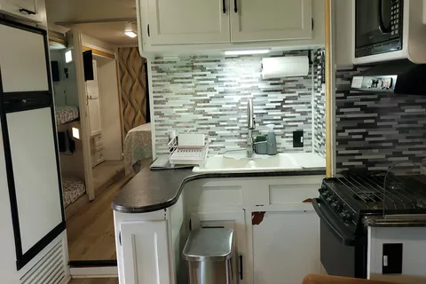Coachmen Motorhome - Family Friendly, newly remodeled & Fully equipped!