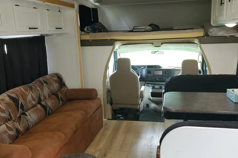 Coachmen Motorhome - Family Friendly, newly remodeled & Fully equipped!