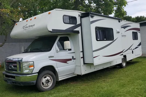 Coachmen Motorhome - Family Friendly, newly remodeled & Fully equipped!