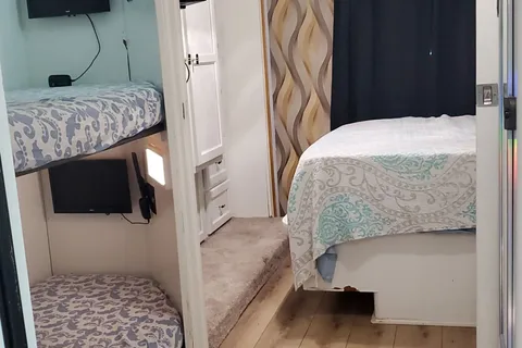 Coachmen Motorhome - Family Friendly, newly remodeled & Fully equipped!