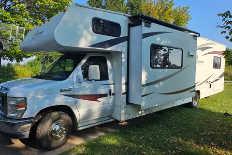 Coachmen Motorhome - Family Friendly, newly remodeled & Fully equipped!