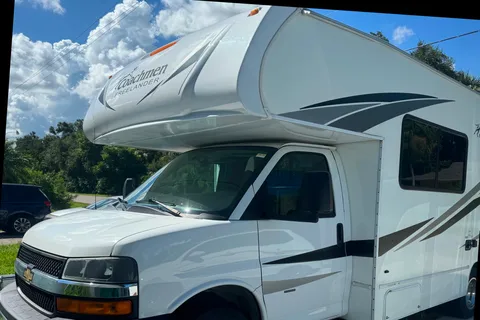 Wayne’s Coachmen Freelander- Comfortable & Road-Ready Class C