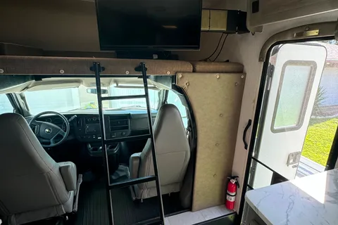 Wayne’s Coachmen Freelander- Comfortable & Road-Ready Class C