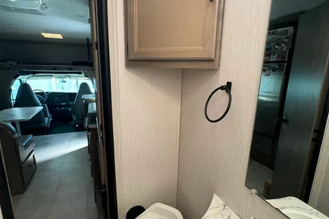 Wayne’s Coachmen Freelander- Comfortable & Road-Ready Class C