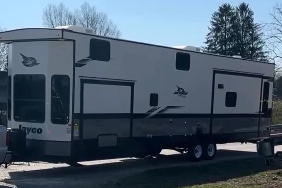 Bungalow Family Destination Trailer