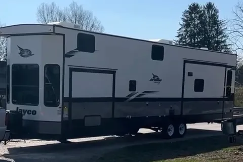 Bungalow Family Destination Trailer