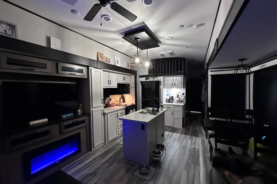 Bungalow Family Destination Trailer