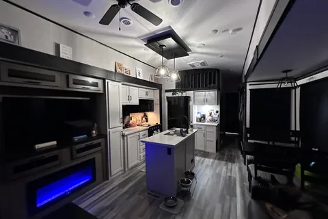 Bungalow Family Destination Trailer