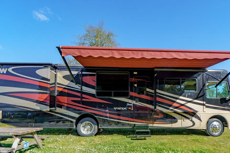 Damien's West Coast Winnebago VISTA 2015 WFE36Y Class A
