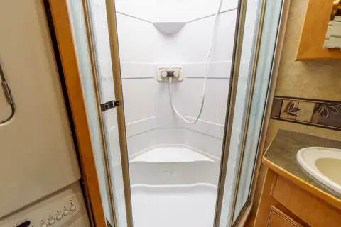 Damien's West Coast Winnebago VISTA 2015 WFE36Y Class A