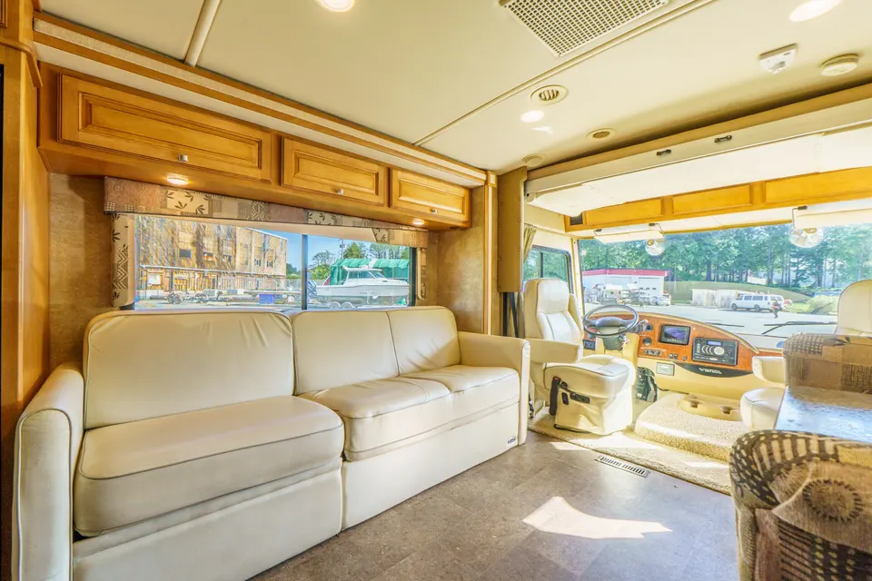 Damien's West Coast Winnebago VISTA 2015 WFE36Y Class A